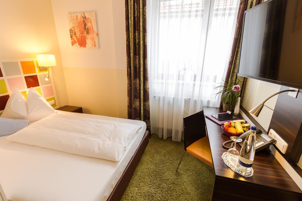 Hotel Arooma Erding Ngoại thất bức ảnh