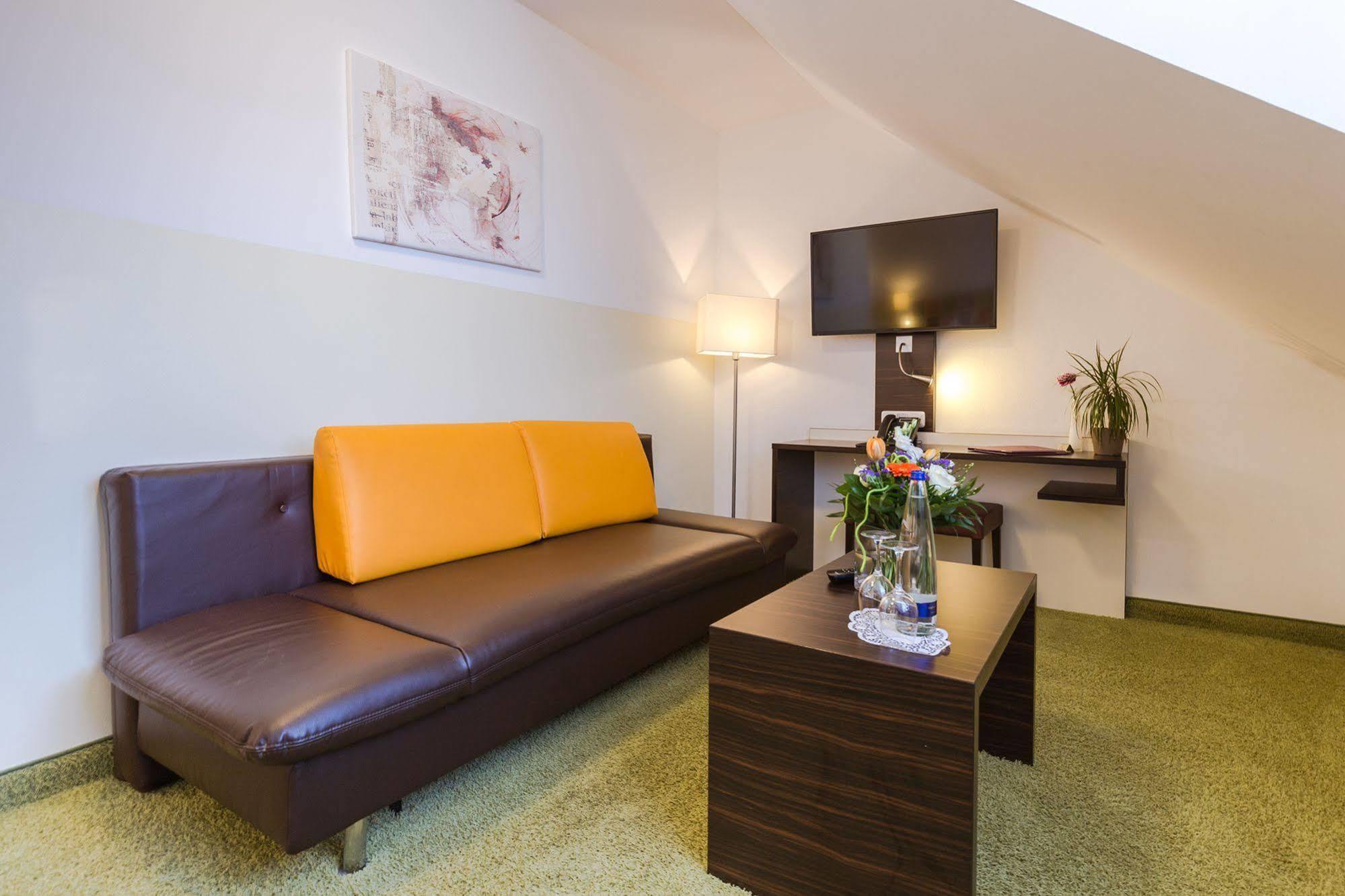 Hotel Arooma Erding Ngoại thất bức ảnh
