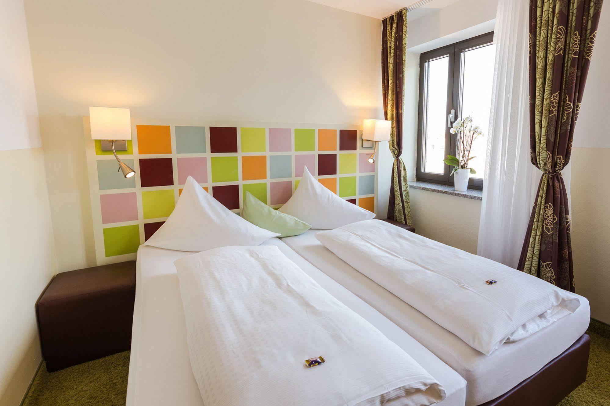 Hotel Arooma Erding Ngoại thất bức ảnh